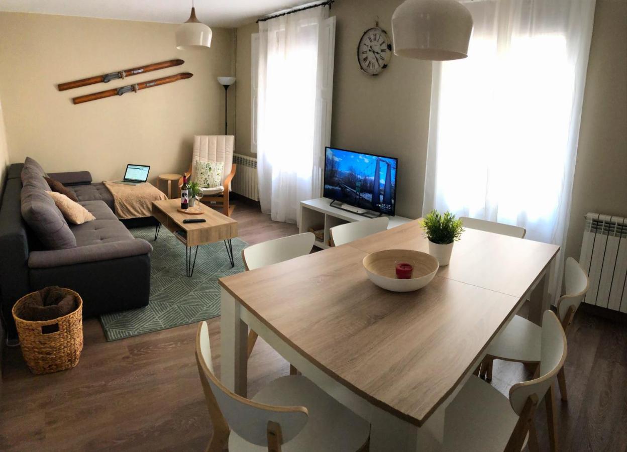 Apartamento Acogedor Y Familiar - Wifi+Chromecast Puigcerdà Eksteriør billede